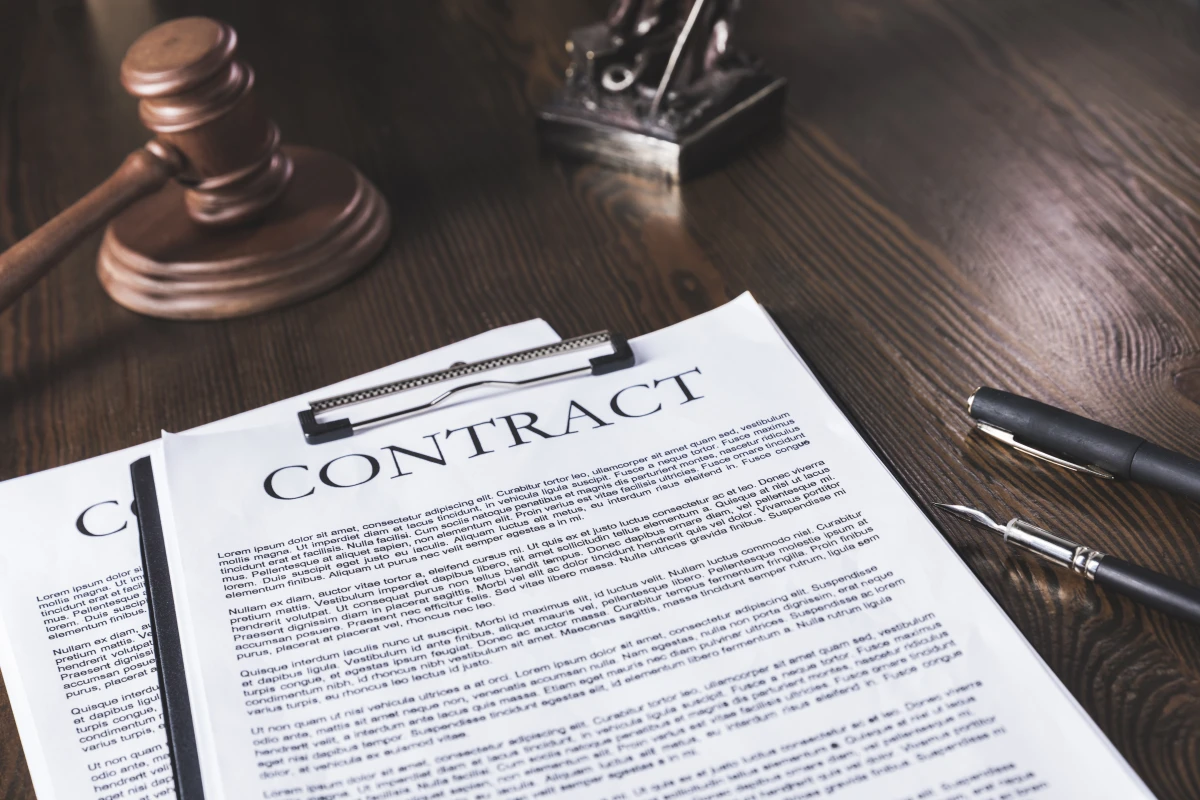 Le Dol en Droit des Contrats : Une Analyse Complète et Approfondie